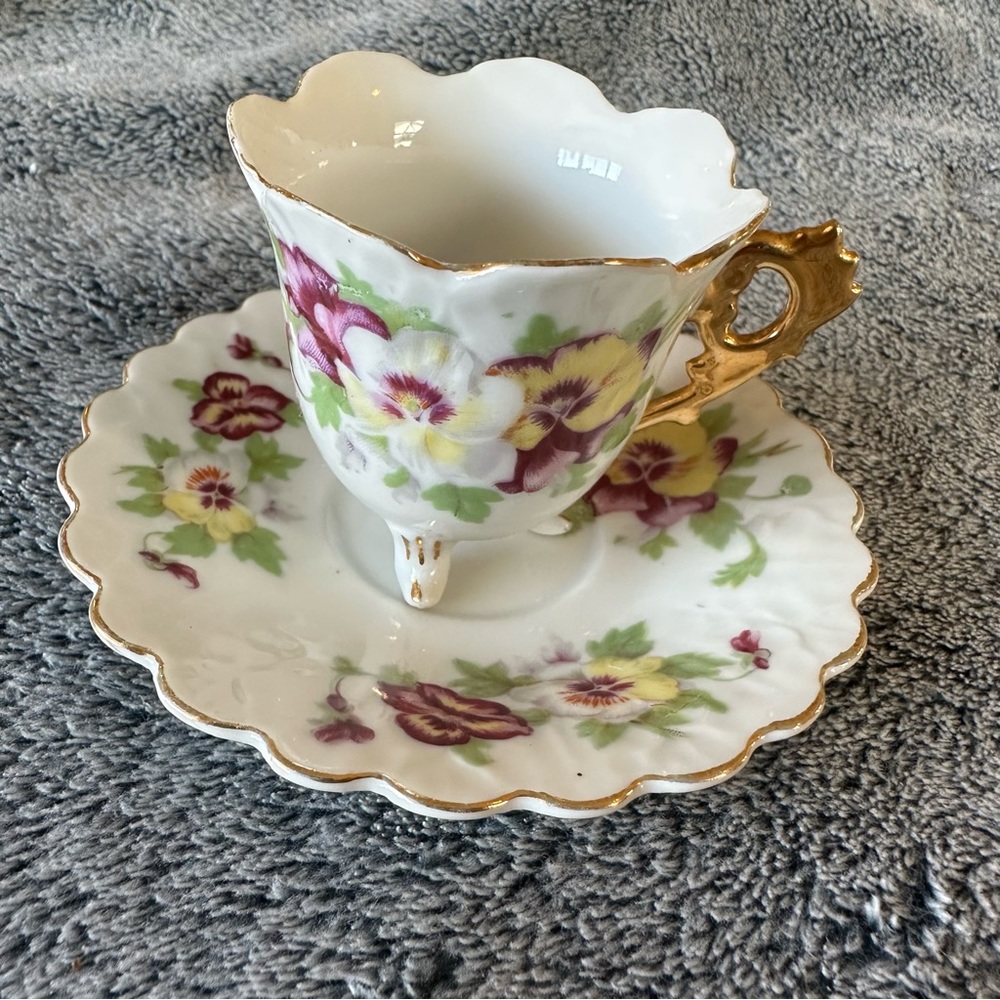 Saji Japan Fancy China Floral Pansy Gold Rimmed Demitasse Tea Cup & Saucer